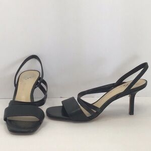 💥💥NEW  VINCE CAMUTO 💥💥.          STRAP SLING BACK